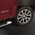 Side Step and Wheel 2017 GMC Canyon Denali
