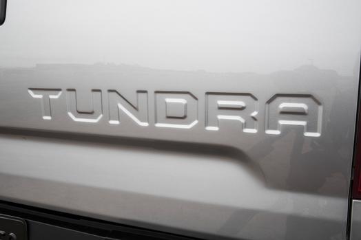 2014-toyota-tundra-badge